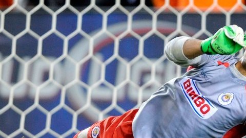 Luis Ernesto Michel, portero de las Chivas, dice que al equipo le vendrá bien enfrentar al cuadro angelino