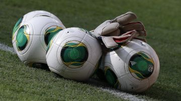 Balones oficiales de la FIFA, durante un entrenamiento de la selección brasileña en el Estadio Nacional de Brasilia Mane Garrincha (Brasil). EFE/Archivo