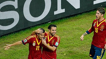 España debutó con éxito al vencer a la escuadra sudamericana de Uruguay.