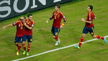 España debutó con éxito al vencer a la escuadra sudamericana de Uruguay.