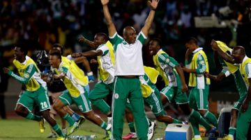 Stephen Keshi, director técnico de Nigeria, que debía llegar anoche a Brasil tras superar la crisis que  los tuvo cerca de no ir al torneo.