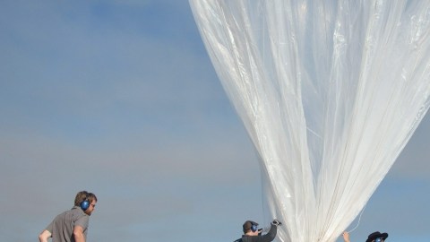 El equipo inició ayer  el  programa piloto  dotado de 30 globos que tratarán de conectar inicialmente a 50 personas.