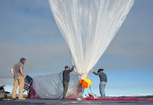 El equipo inició ayer  el  programa piloto  dotado de 30 globos que tratarán de conectar inicialmente a 50 personas.