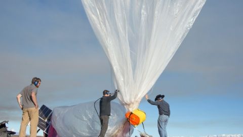 El equipo inició ayer el programa piloto dotado de 30 globos que tratarán de conectar inicialmente a 50 personas.