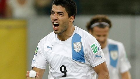 Luis Suárez iguala a Forlán como el máximo goleador de Uruguay