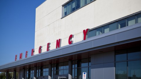 Personal de emergencia acudió al lugar y quedaron sorprendidos al descubrir que Stilwell estaba vivo.