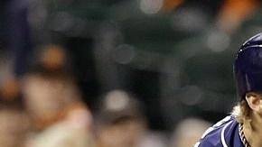 Cashner ejecuta el toque productor con el que Padres venció a Gigantes.