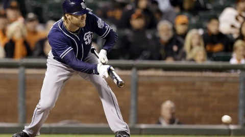 Cashner ejecuta el toque productor con el que Padres venció a Gigantes.