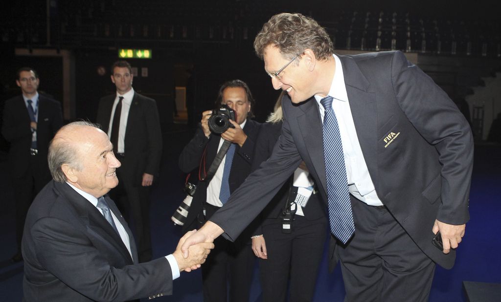 Valcke quiere que Blatter siga de presidente