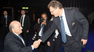 Valcke quiere que Blatter siga de presidente