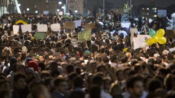 Estudiantes protestan el 17 de junio de 2013, contra el aumento de la tarifa de autobús en la ciudad de Sao Paulo (Brasil).