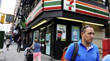 En nueve tiendas 7-Eleven en  Nueva York y  Virginia se investiga la contratación y explotación de  inmigrantes indocumentados.