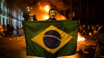 Miles de "indignados" se han tomado las calles de las principales ciudades de Brasil.