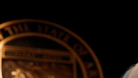 La gobernadora de Arizona Jan Brewer quiere evitar que los jóvenes indocumentados obtengan la licencia de conducir del estado.