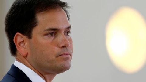 Un 49 % de los entrevistados rechaza el voto de Rubio contra una enmienda para el control de antecedentes a la hora de comprar un arma.