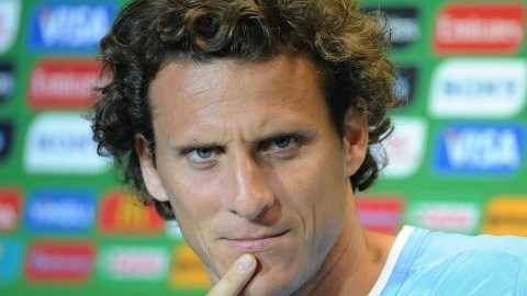 Diego Forlán estará en la alineación titular ante la selección de Nigeria