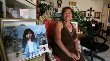 Juanita Chávez ha cuidado de su nieta Victoria (en la foto) desde que tenía 3 años.
