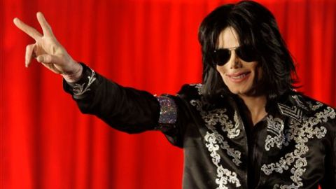 Una pregunta que duró 17 minutos durante el juicio de la madre de Jackson contra AEG Live LLC ha alargado el proceso..