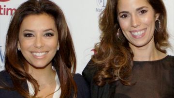 Eva Longoria, la directora ejecutiva de la serie 'Devious Maids', y la actriz Ana Ortiz (derecha).