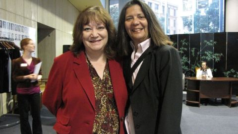 Rose Castillo Guilbault (izq.), autora del libro: The Latina's Guide to Success in the Workplace y Sandra Hernández, M.D., CEO de San Francisco Foundation.