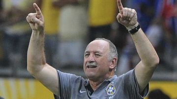 El entrenador de la selección brasileña Luiz Felipe Scolari durante el último partido del grupo A de la Copa Confederaciones disputado en el estadio Fonte Nova de Salvador, Brasil