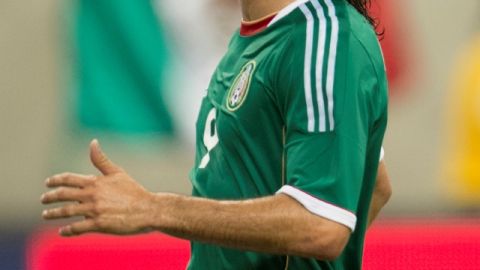 Aldo de Nigris lamenta una falla con el Tricolor.