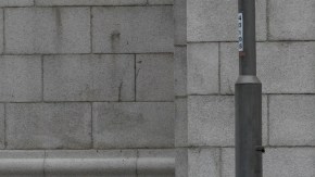 En caso de que EEUU emita una orden de extradición, Edward Snowden puede resistirse a ella en los tribunales de Hong Kong. Ha sido acusado de tres cargos de espionaje y robo de propiedad del  Gobierno.