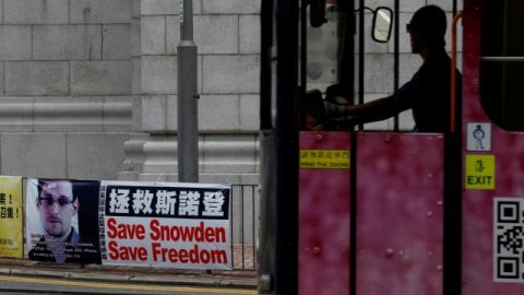 En caso de que EEUU emita una orden de extradición, Edward Snowden puede resistirse a ella en los tribunales de Hong Kong. Ha sido acusado de tres cargos de espionaje y robo de propiedad del  Gobierno.