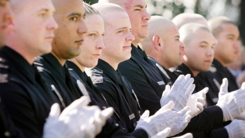 Muy pocos latinos ocupan puestos de mando dentro del LAPD