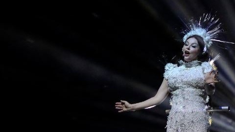 Sarah Brightman desea ser la primera en cantar desde el espacio exterior.
