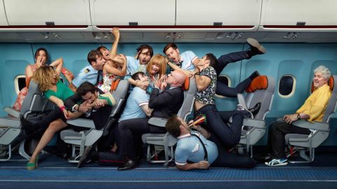 Reparto de la película 'I'm so excited'' —'Los amantes pasajeros', en español—,con su director a la derecha, Pedro Alodóvar.