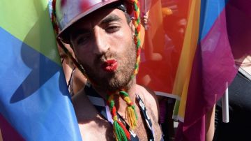Miles de turcos gay salieron a las calles de Estambul.