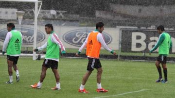 A pesar de las fuertes lluvias en la ciudad de México, la selección mexicana se prepara con todo para encarar la Copa Oro