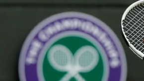 Steve Darcis desfoga  toda su alegría con un  grito al derrotar en la ronda de sencillos varonil de Wimbledon a Rafael Nadal.