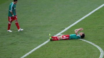 Los internacionales Javier 'Chicharito' Hernández (izquierda) y Andrés Guardado (acostado) no participarán con la selección mexicana que jugará la Copa Oro. Ellos volverán para los partidos de las eliminatorias el mes de septiembre.