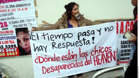 Los familiares de los desaparecidos en una disco en la Zona Rosa de México.