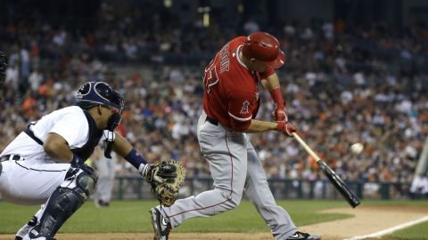 Trout conecta doblete productor en la séptima entrada.