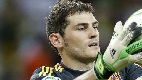 El portero de la selección española Iker Casillas, durante el partido de la semifinal de la Copa Confederaciones ante Italia