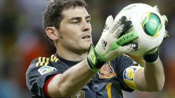 El portero de la selección española Iker Casillas, durante el partido de la semifinal de la Copa Confederaciones ante Italia