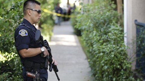 Supuestamente Mejía, quien sigue en libertad, huyó en el automóvil de Martínez y luego lo abandonó.