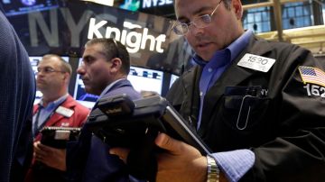 Wall Street cierra a la baja tras un turbulento mes de cotizaciones.