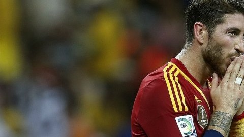 Sergio Ramos sufrió un golpe en el partido contra Italia