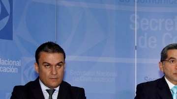 Ministro de Comunicaciones de Ecuador habla en conferencia de prensa para anunciar que renuncian  a preferencias arancelarias de EEUU.