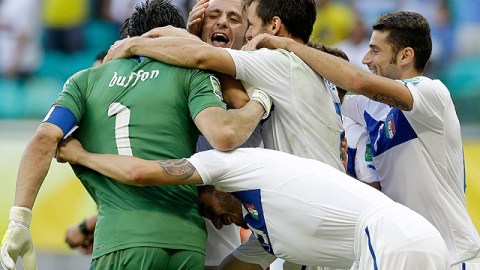 Azzurra, tercer lugar de la Confederaciones, venció a Uruguay.