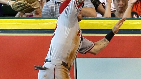 Josh Hamilton  roba un virtual jonrón  a J.D. Martínez.