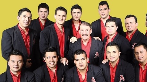 La Arrolladora Banda Limón de René Camacho promociona  'El ruido de tus zapatos'.