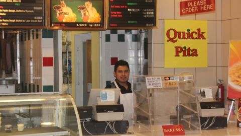 Antonio Venegas, indocumentado, trabajó durante tres años en un restaurante  en el mismo edificio donde está la Oficina de Aduanas y Protección Fronteriza (CBP), en Washington D. C.