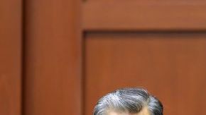 El doctor Hirotaka Nakasone, técnico del  FBI, experto en reconocimiento de voz.