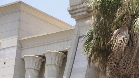 La milicia custodia los principales edificios e instituciones.