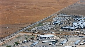 Foto de la Prisión Estatal Avenal. Desde enero se han transferido de las prisiones de Avenal y Pleasant Valley a 560 de los presos con más alto riesgo de adquirir la enfermedad.